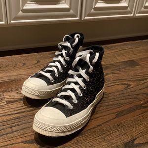 great condition high top converse!!! breathable material worn less than 10 times